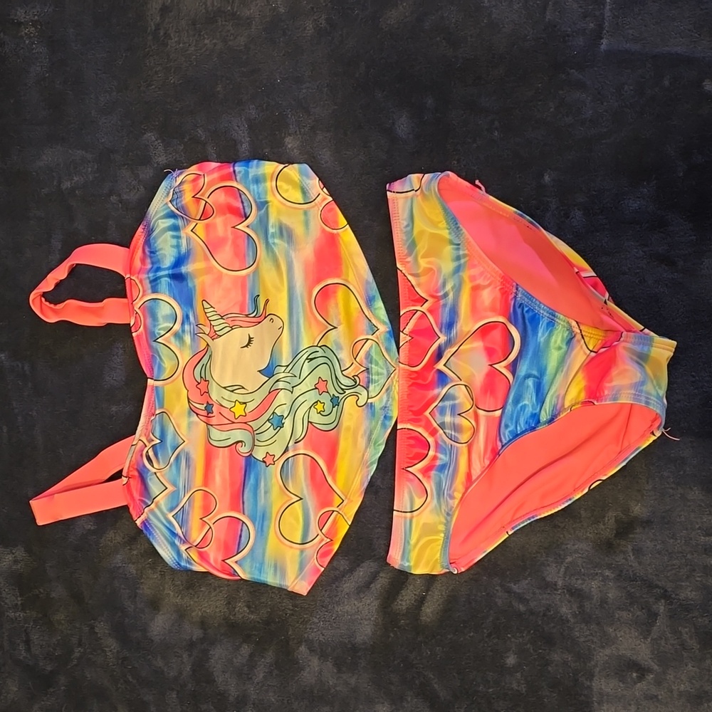 Girls swimsuit